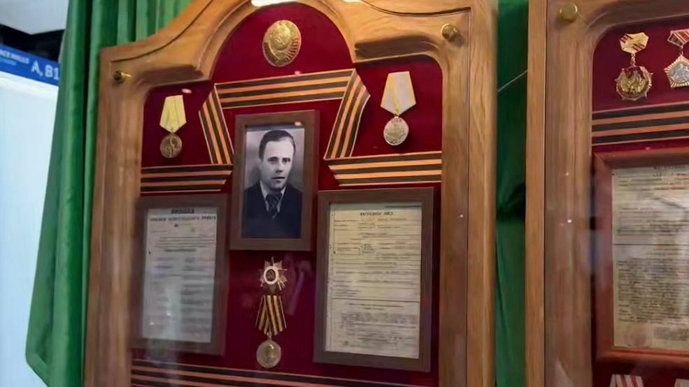 Наградной лист отца Владимира Путина представили на ПМЭФ