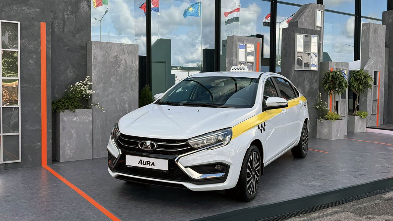«АвтоВАЗ» показал на ПМЭФ автомобиль, предназначенный для такси
