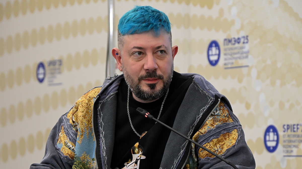 «Давайте ножницы»: Лебедев порезал свою грин-карту при отъезде из США