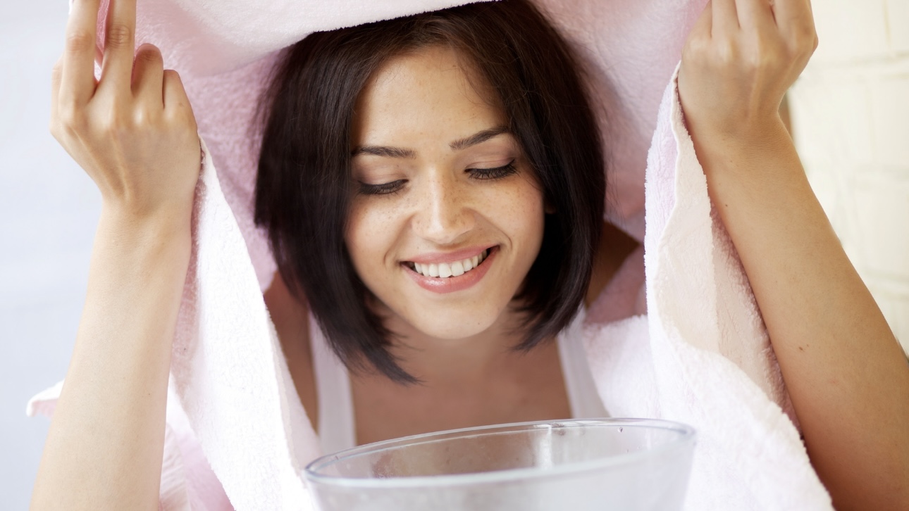 Почему опасно распаривать лицо дома