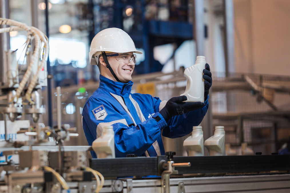 «Газпромнефть – смазочные материалы» и «Рольф» заключили соглашение о сотрудничестве