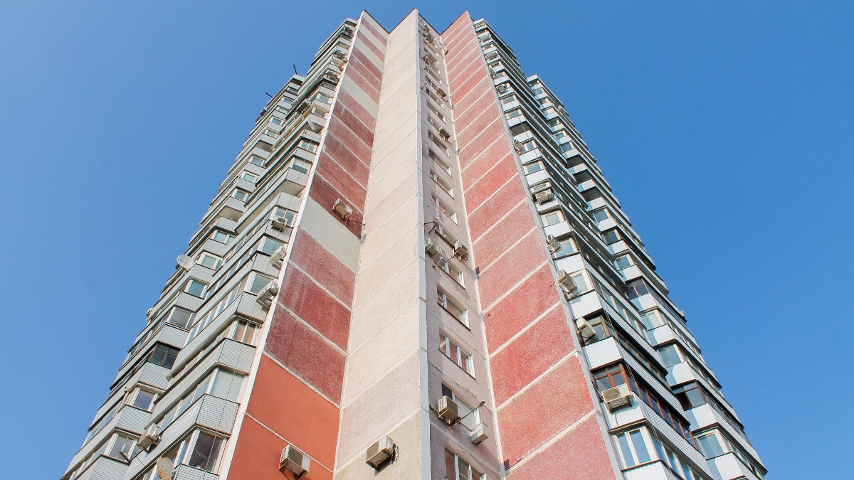 На юго-западе Москвы стартовал капитальный ремонт жилого дома 1996 года постройки