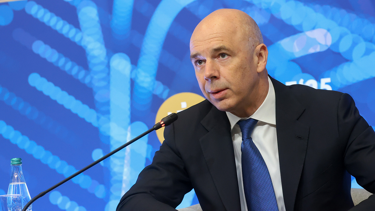Силуанов ответил на слухи о планах повысить налоги и заморозить вклады в России