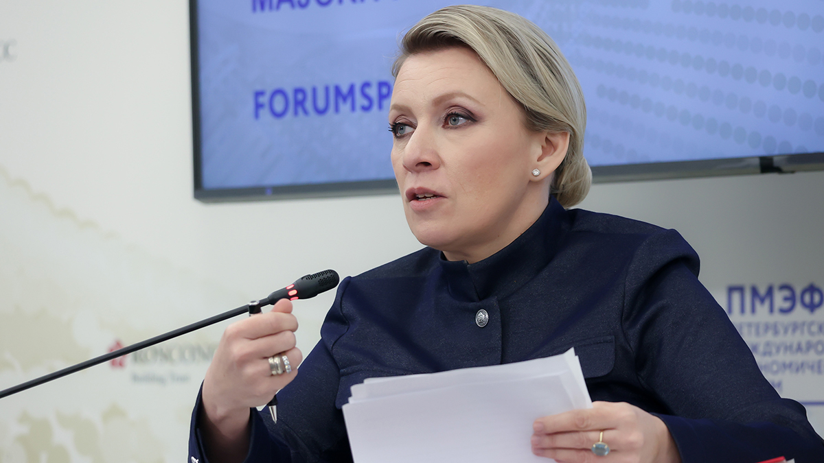 Захарова иронично прокомментировала слова президента Польши о беседах с духом
