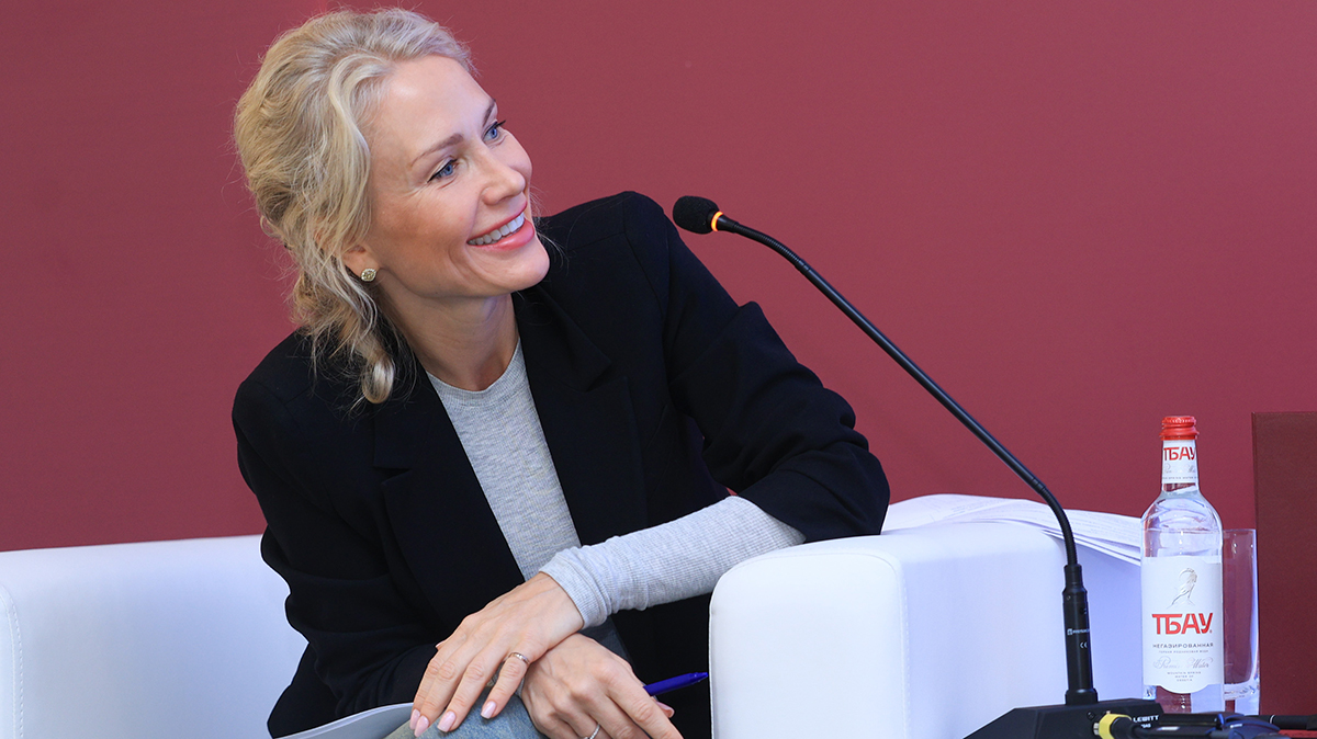 Катя Гордон высмеяла слова Полины Дибровой о синяках на лице якобы после падения 