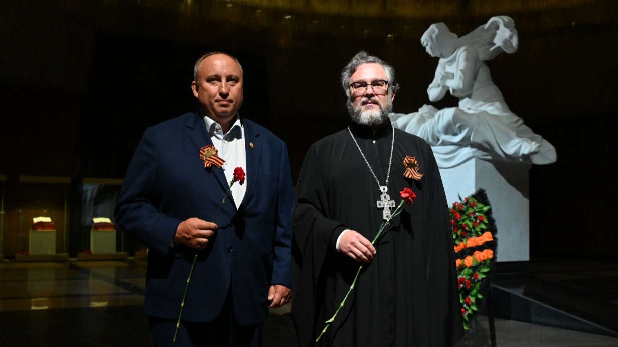 Генеральный директор АО «Редакция газеты «Вечерняя Москва» Георгий Рудницкий и секретарь