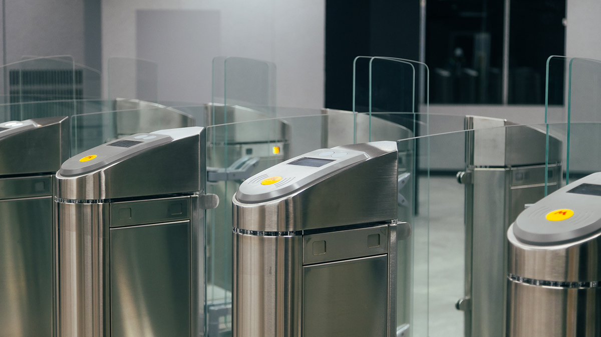 Безбилетник избил мужчину в московском метро из-за замечания