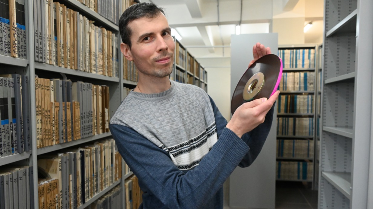 Начальник отдела обеспечения сохранности фонодокументов и фондового учета Российского государственного архива кинофотофонодокументов Олег Щипакин