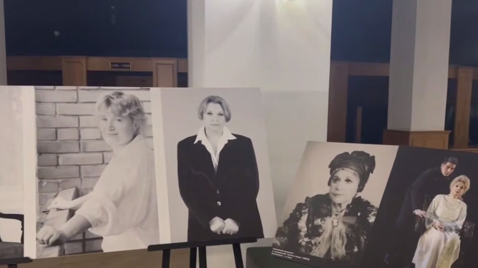 Церемония прощания с Валентиной Талызиной проходит в театре Моссовета