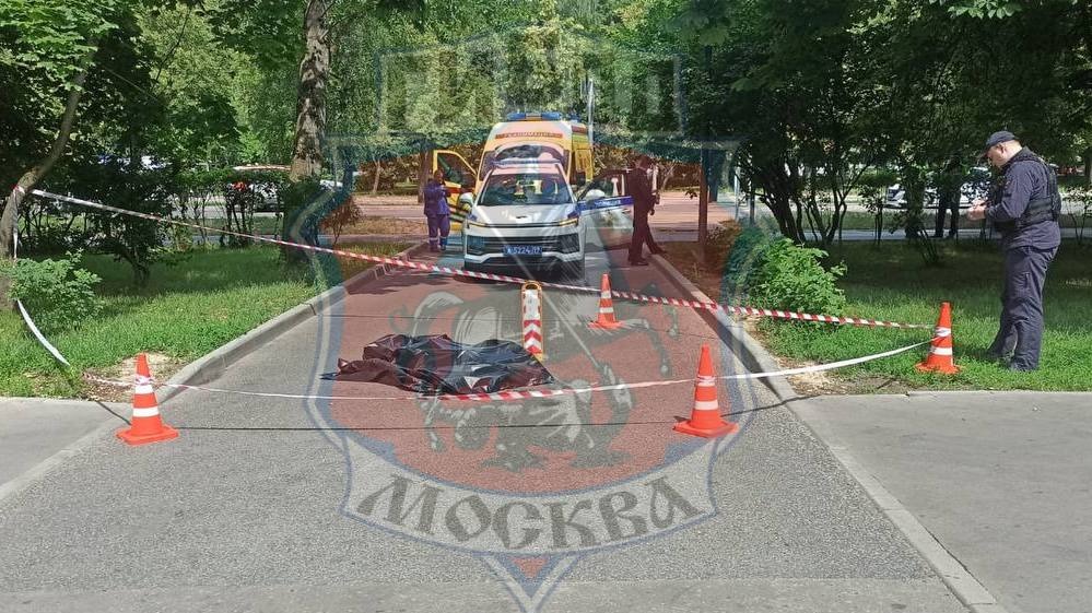 Водитель насмерть сбил пенсионерку на северо-западе Москвы и скрылся с места ДТП