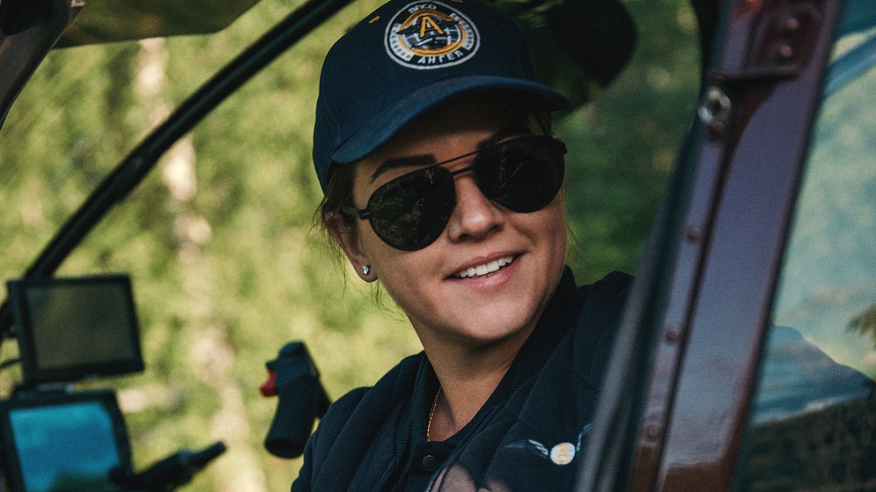 Старший оперативный дежурный вертолетного отряда «Ангел» и командир авиационно- поисковой группы Екатерина Жилкина в ходе учения ДПСО «ЛизаАлерт»