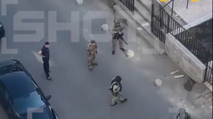 Shot: Силовики проводят обыски у госсекретаря Дагестана Магомедова