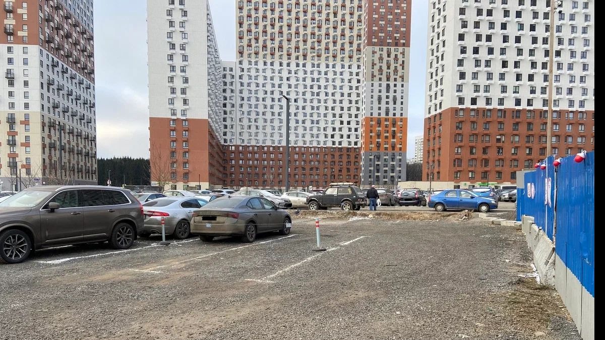 Право размещения некапитального спортивного объекта в районе Митино выставили на торги