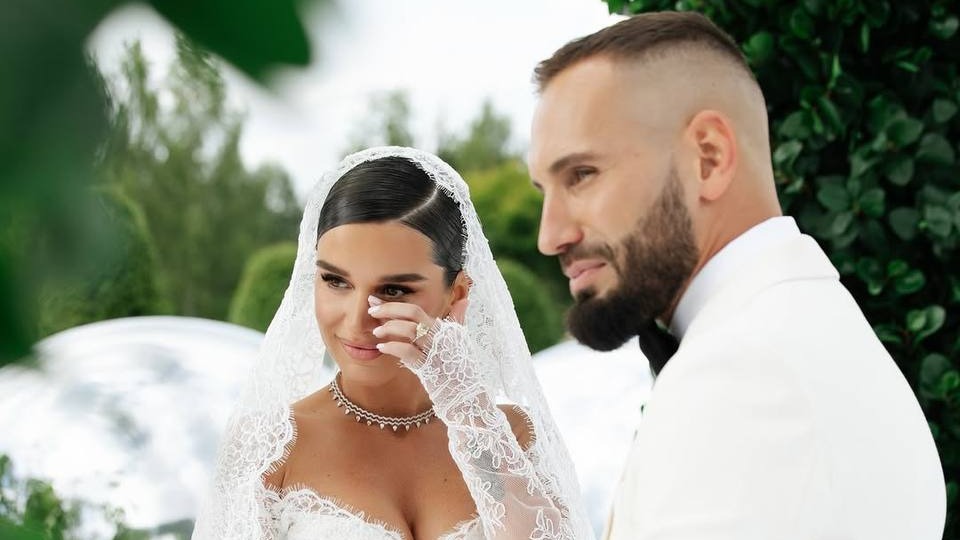 Обнимал Лопыреву: как прошла свадьба Бородиной и Сердюкова