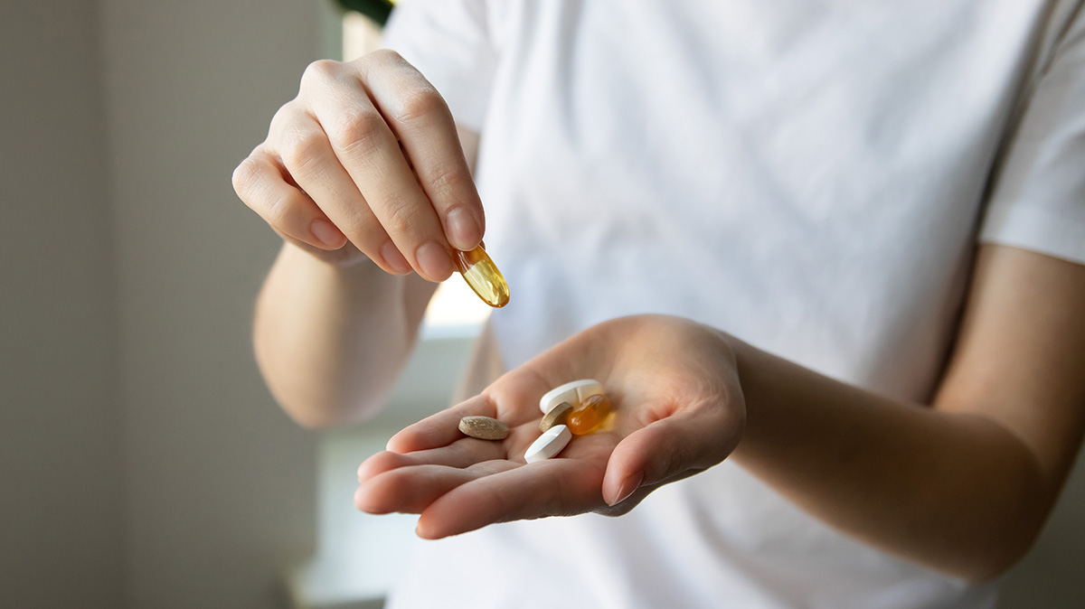 Какой витамин опасен для людей старшего возраста