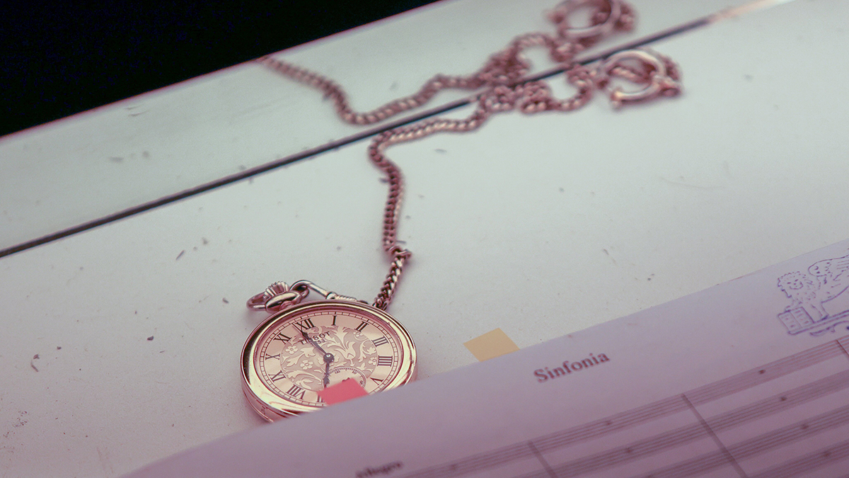 Житель Петергофа собрал в коллекции семь тысяч часов