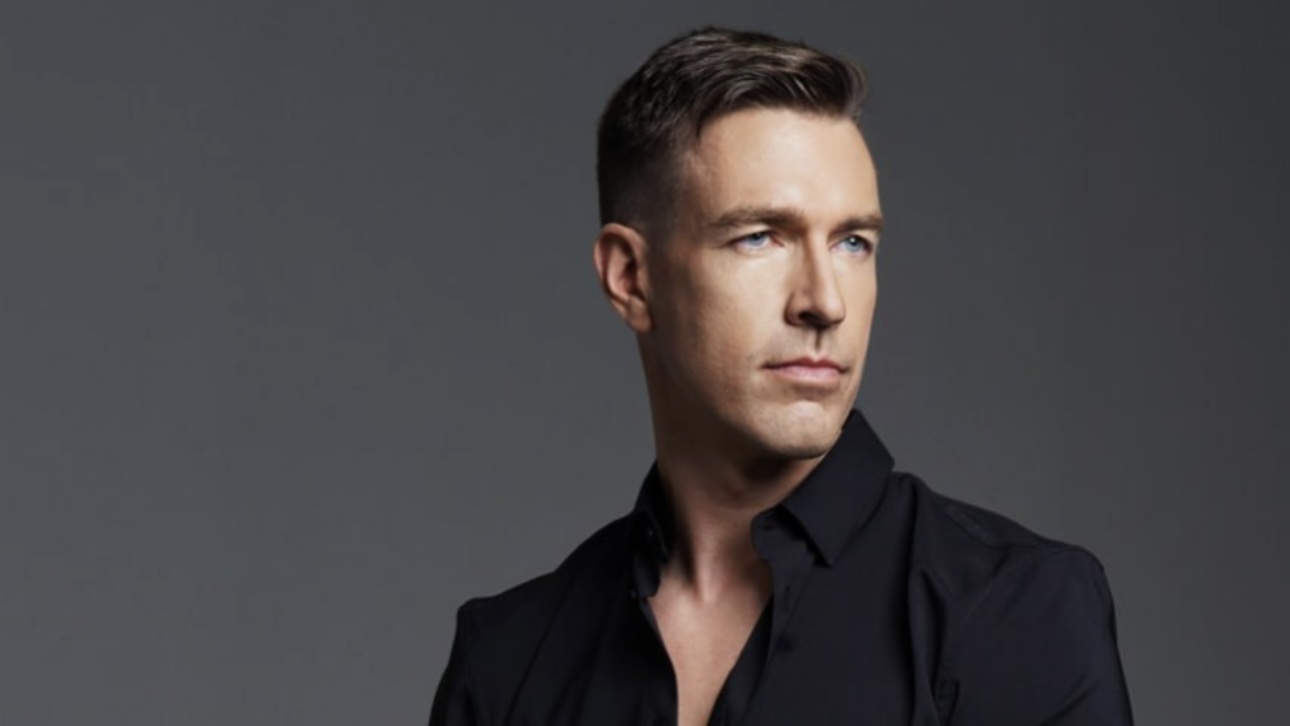 Мосгорсуд признал законным заочный арест секс-коуча Алекса Лесли