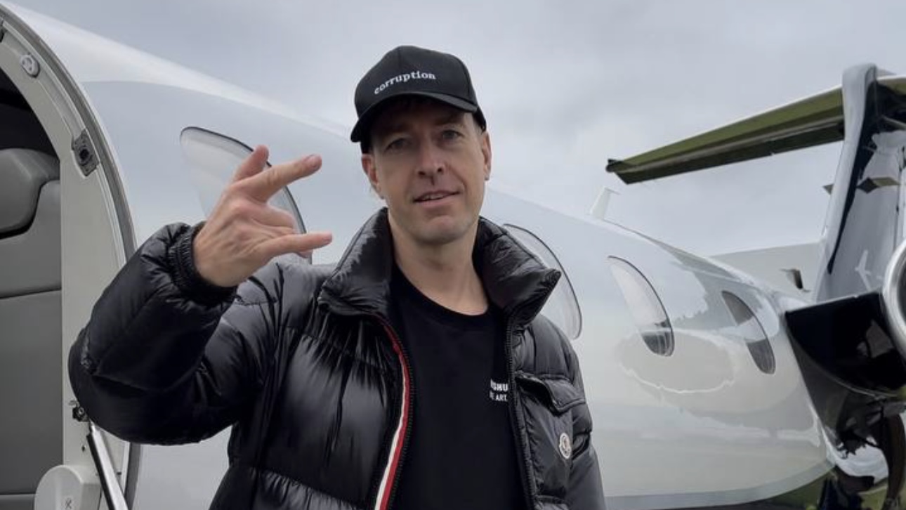 Пикап-коуча Алекса Лесли объявили в розыск в России