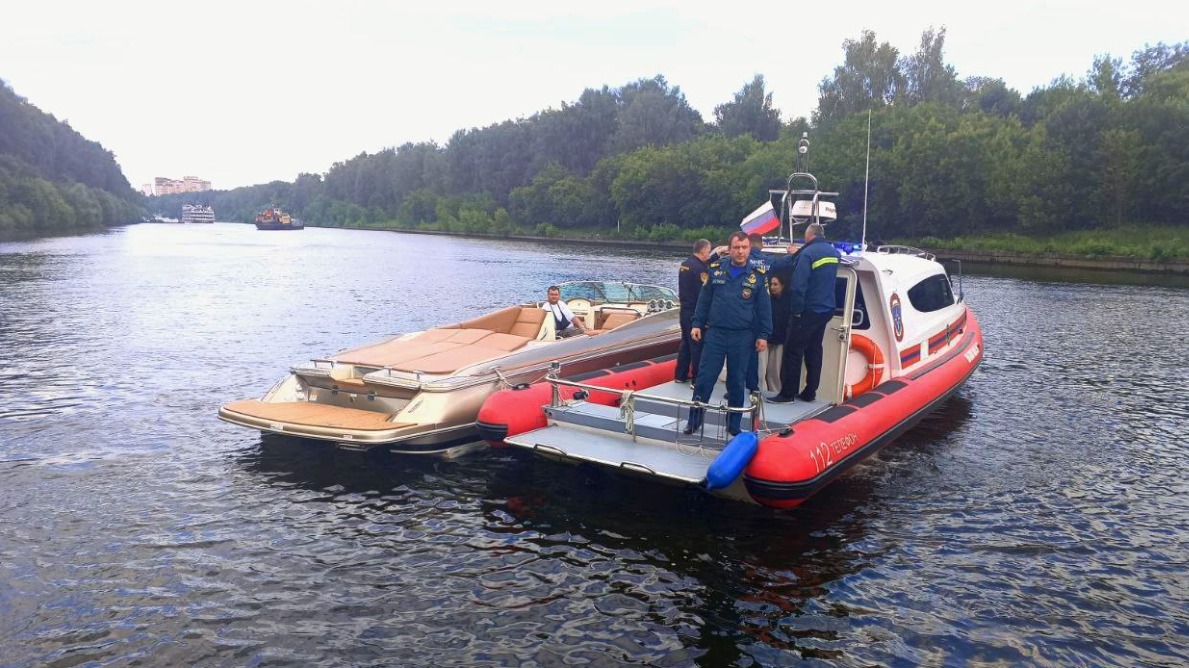 СК возбудил дело после того, как пятилетний мальчик выпал из катера в Химках