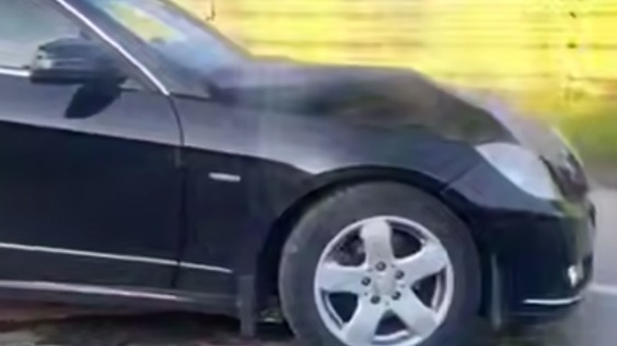 Подросток на питбайке встал на дыбы и врезался во встречный Mercedes в Луговом