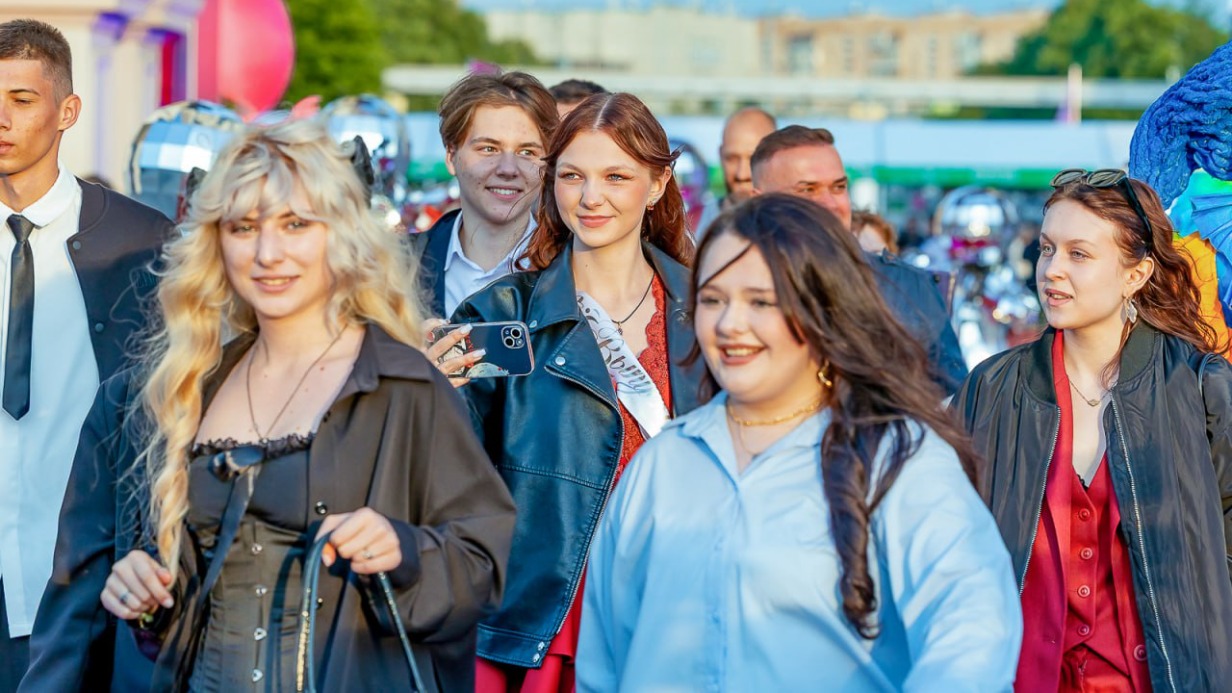 Сергей Собянин поздравил московских школьников с выпускным 