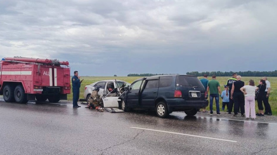 Шесть человек погибли в результате столкновения двух машин в Алтайском крае