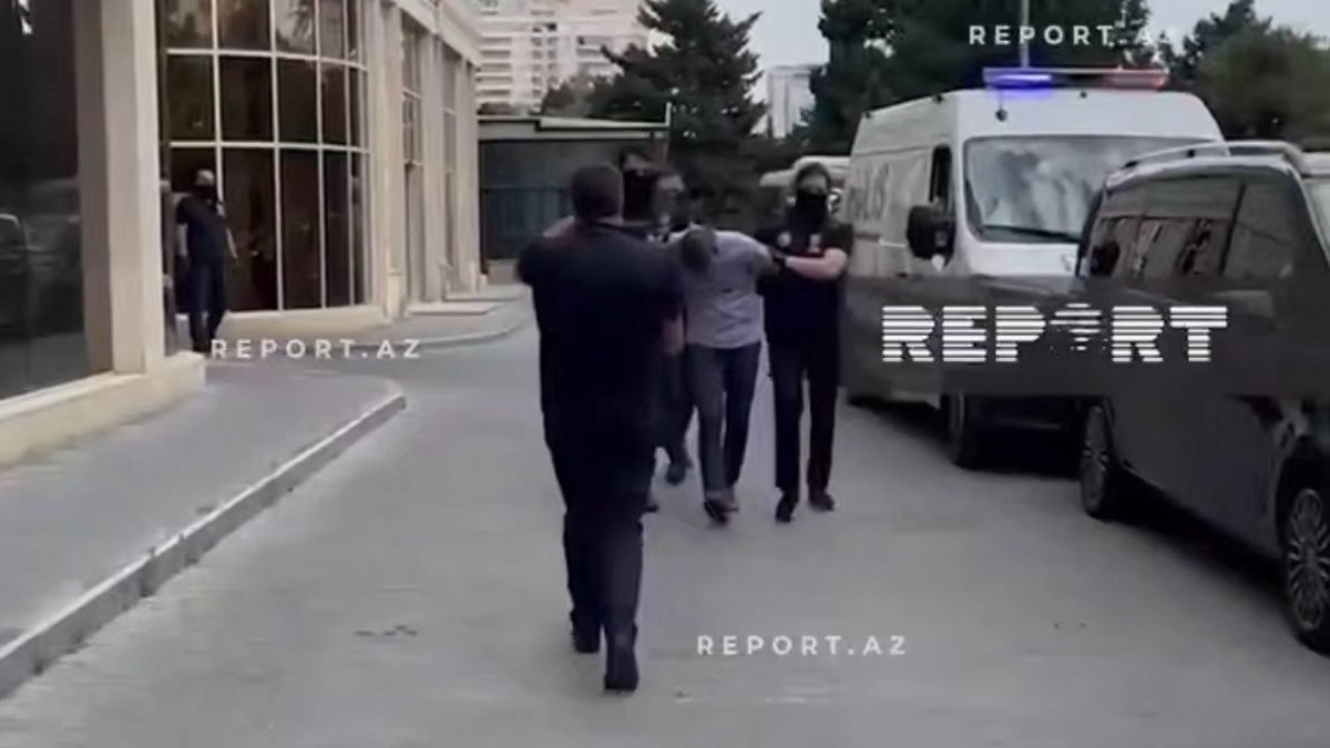 В Сети появились кадры задержания российских журналистов в Баку