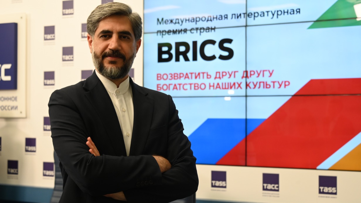 Руководитель Культурного центра посольства Ирана в Москве Масуд Ахмадванд в пресс-центре ТАСС