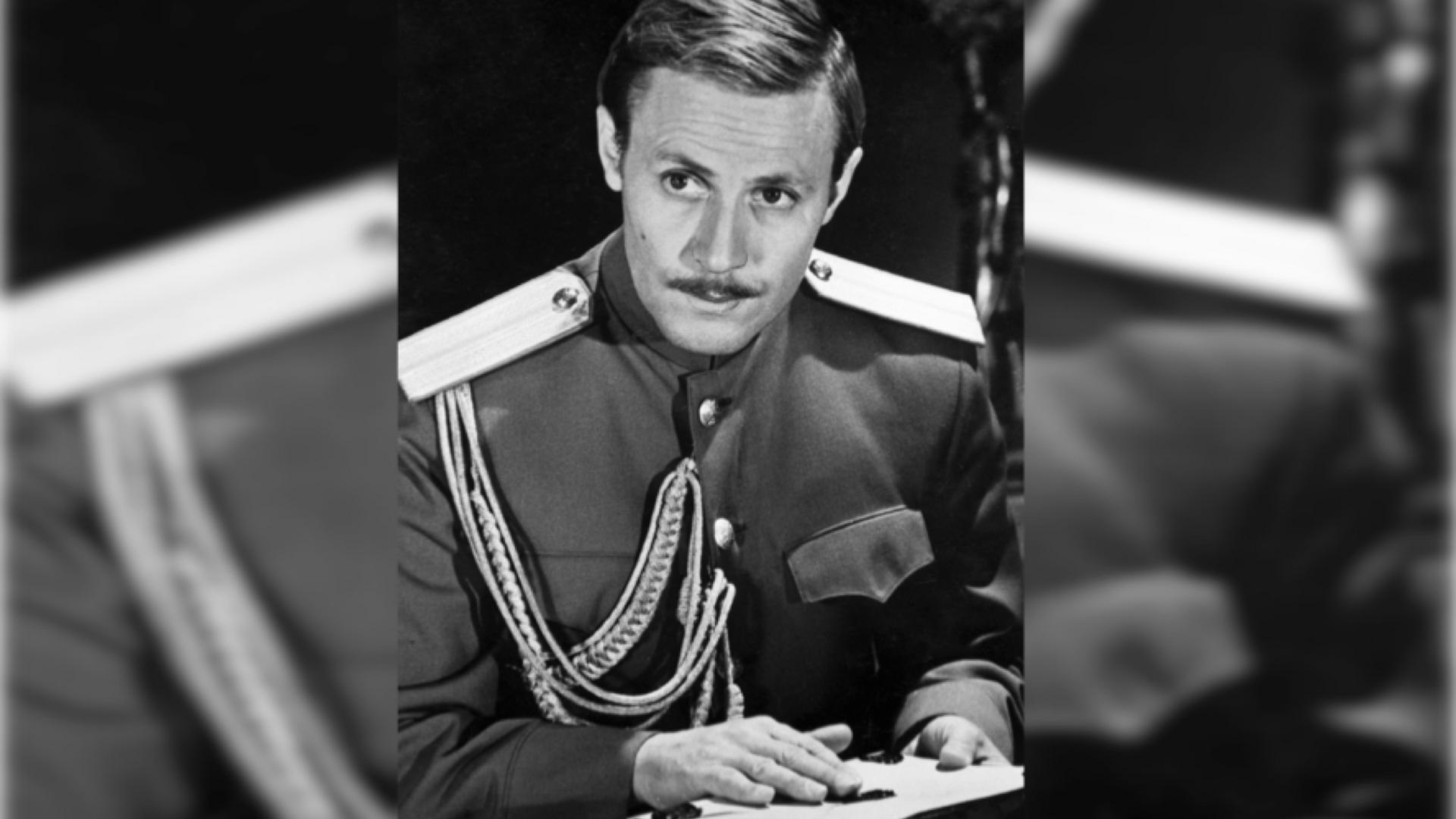 Роль разведчика-чекиста Павла Кольцова в фильме «Адъютант его превосходительства» сделала Юрия Соломина знаменитым