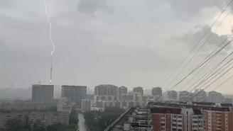 Молния ударила в Останкинскую башню