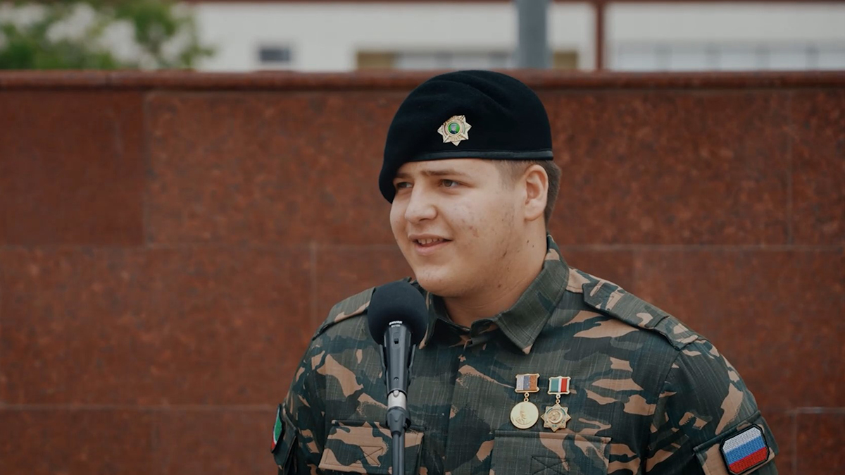 «Как щенка»: бегавший за авто Адама Кадырова экс-депутат заявил о несправедливости