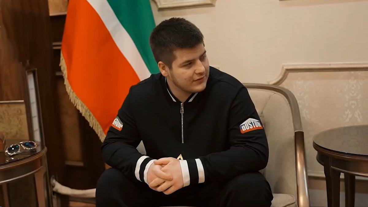 СМИ: В Грозном произошла авария с участием предположительно Адама Кадырова