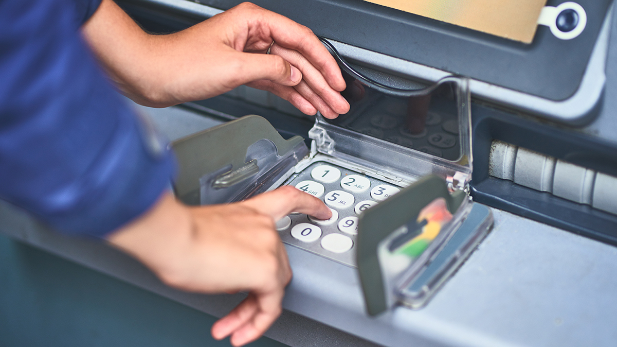 Как изменились правила снятия наличных денег после 1 сентября