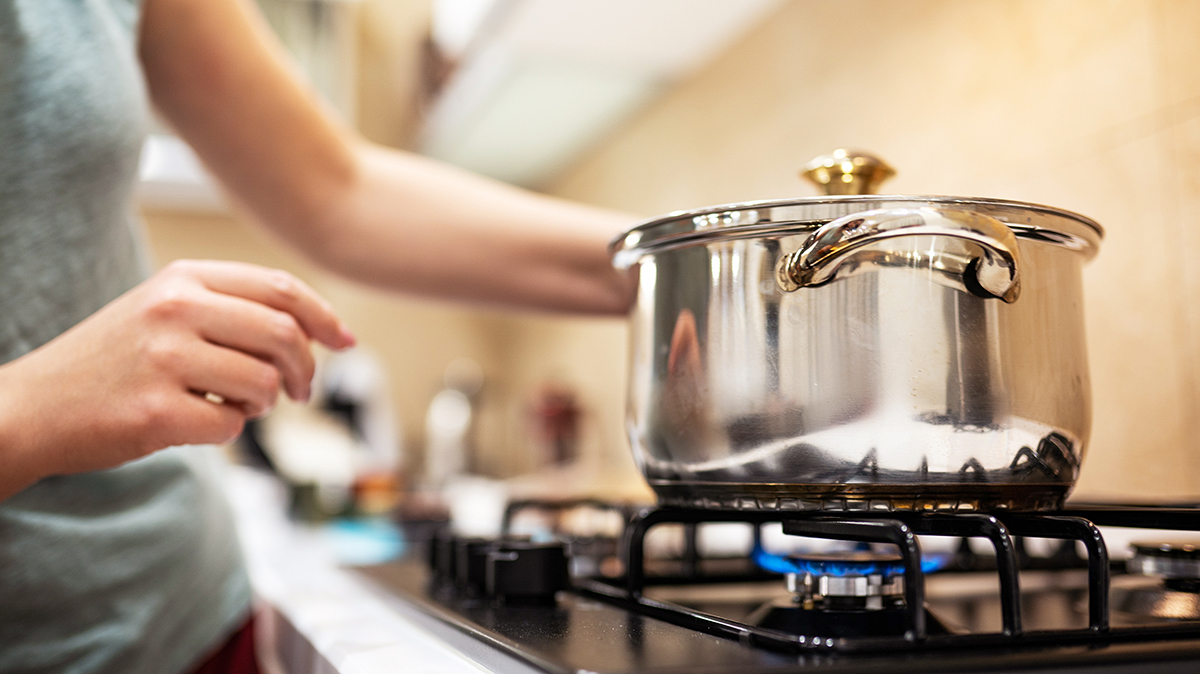 Юрист Нечаева: Россиян могут оштрафовать за готовку сильно пахнущей еды