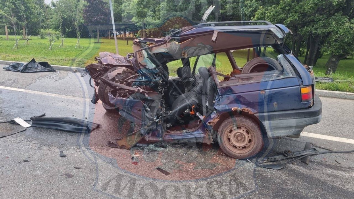 Водитель автомобиля погиб в ДТП с грузовиком на 33-м километре МКАД