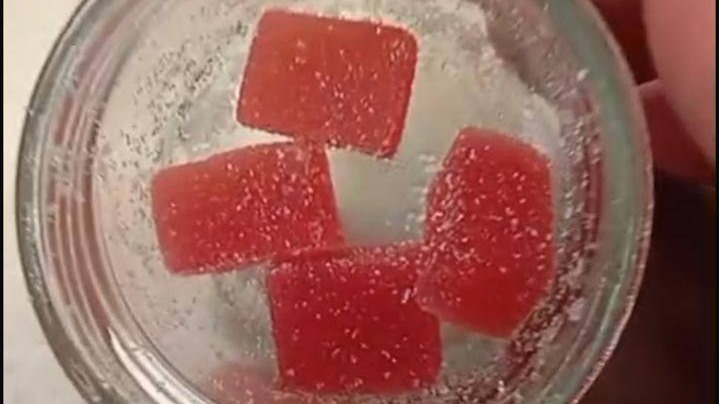 Таможенники нашли наркотический мармелад у пассажира в Шереметьеве