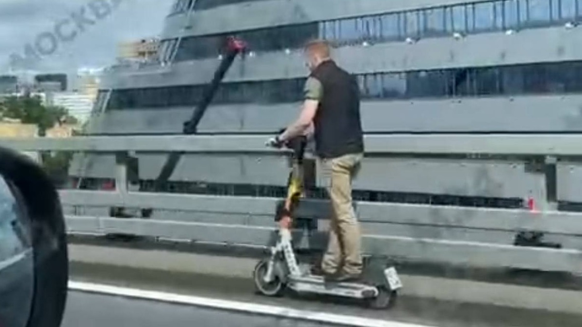 Проехавшегося по московскому ТТК самокатчика оштрафовали и заблокировали