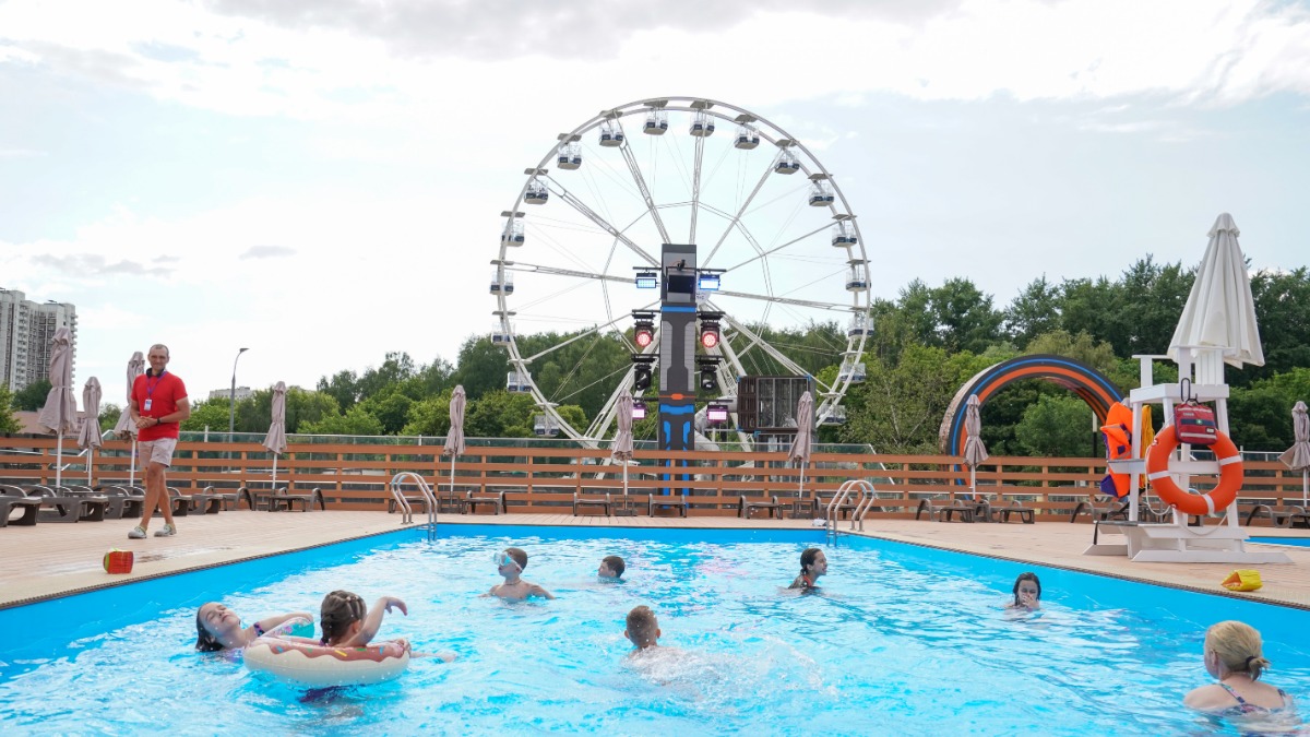 За первые недели лета около 30 тысяч человек посетили открытые бассейны