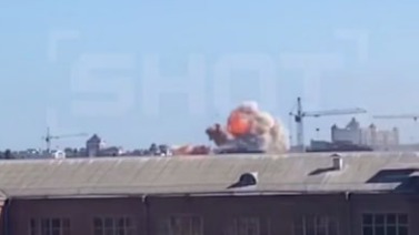 Появились кадры удара беспилотника по зданию ТЦК в Полтаве