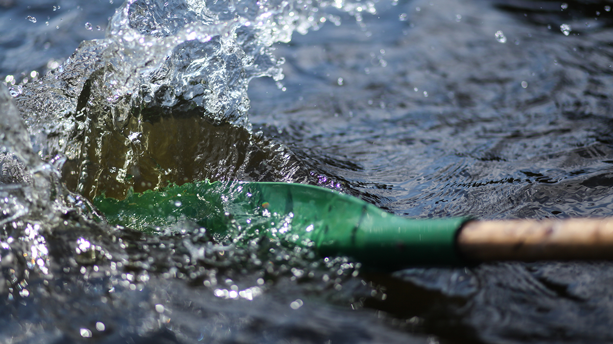 Рыбак несколько дней плавал в лодке с телом погибшего брата в Красноярском крае