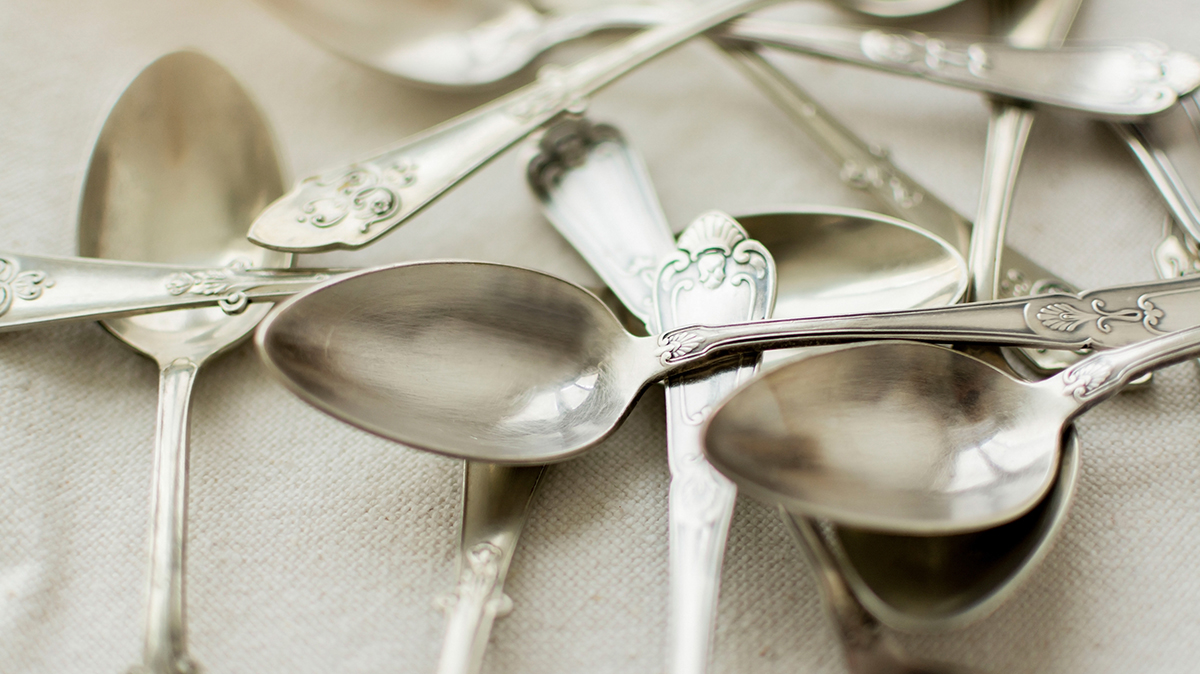 Жаловавшийся на питание в рехабе индиец проглотил 29 ложек, 19 щеток и две ручки