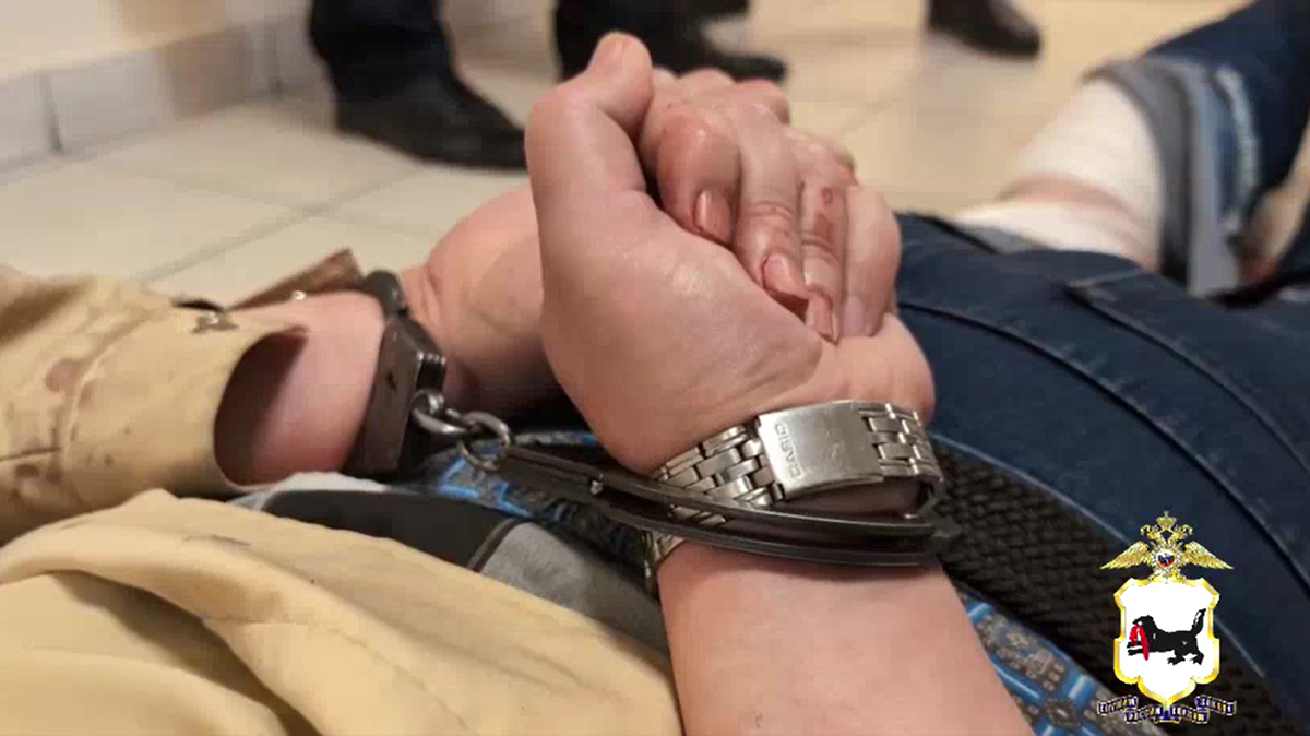 Мужчина напал с ножом на врачей в Иркутске: главное о произошедшем, что грозит подозреваемому