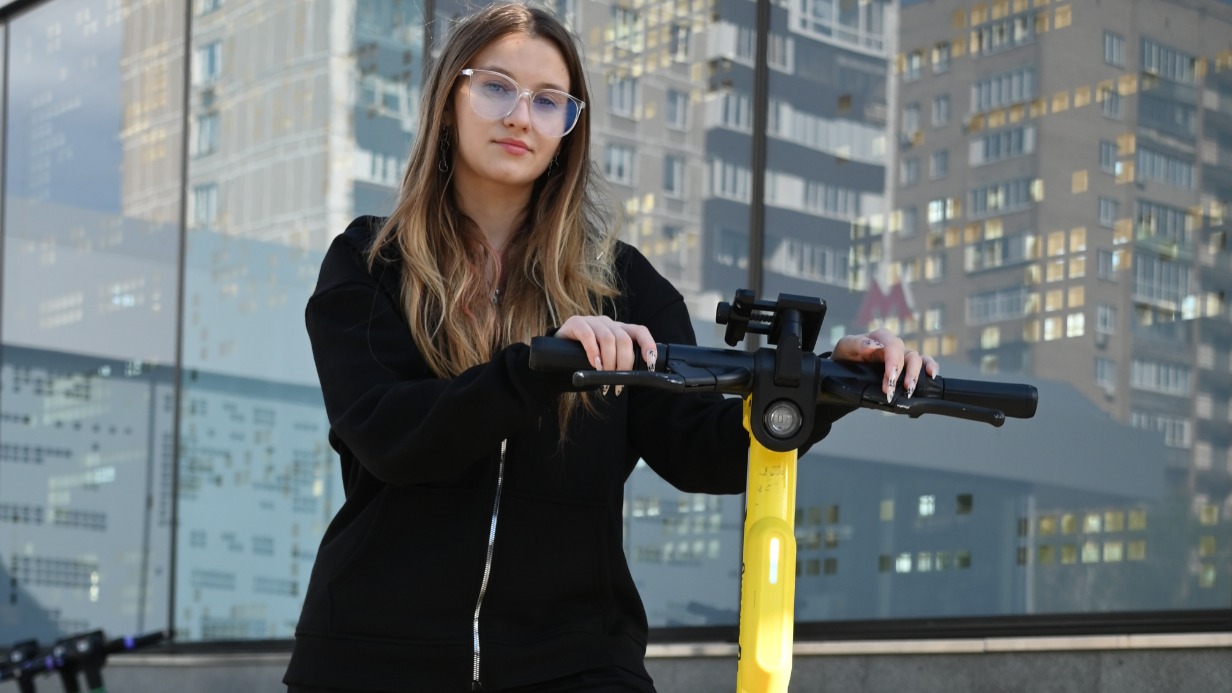 Москвичка Ольга Шкрид на самокате