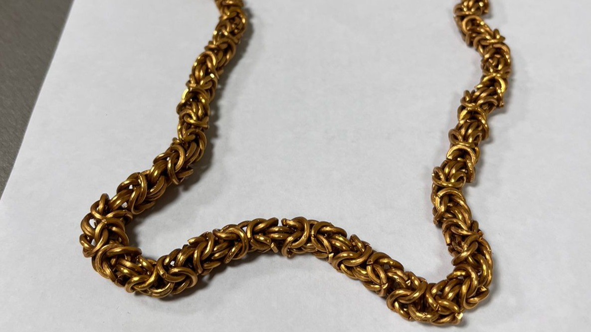 Мужчина пытался вывезти из Москвы в ОАЭ цепь стоимостью более трех миллионов