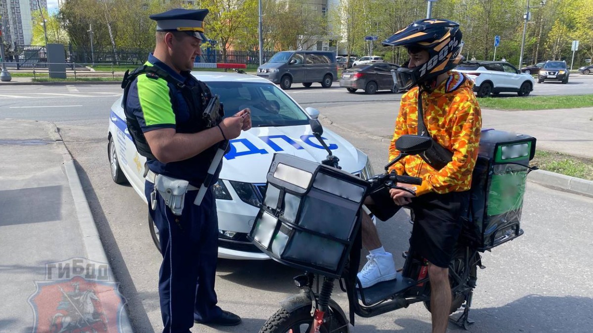 Рейд по самокатчикам и велосипедистам пройдет в Москве в выходные