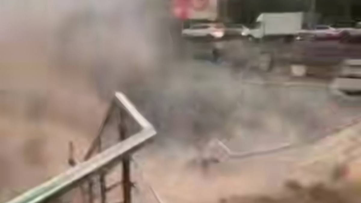 Балкон рухнул на женщину в Омске из-за сильного урагана