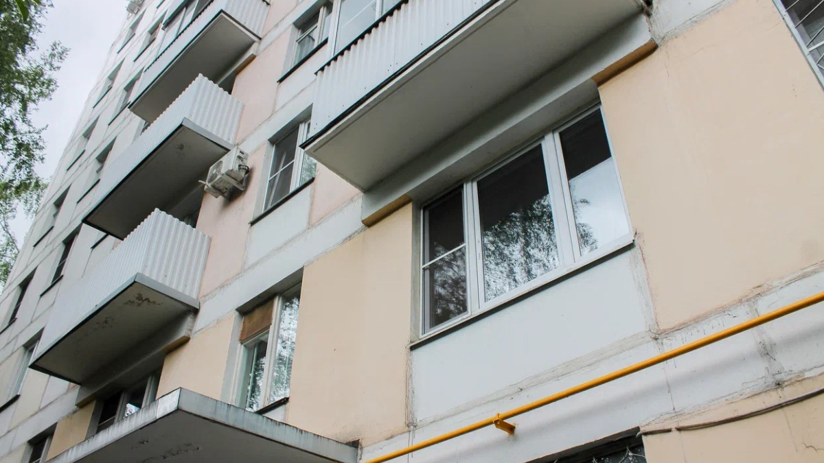 В двух жилых домах на 13-й Парковой улице завершена замена лифтового оборудования