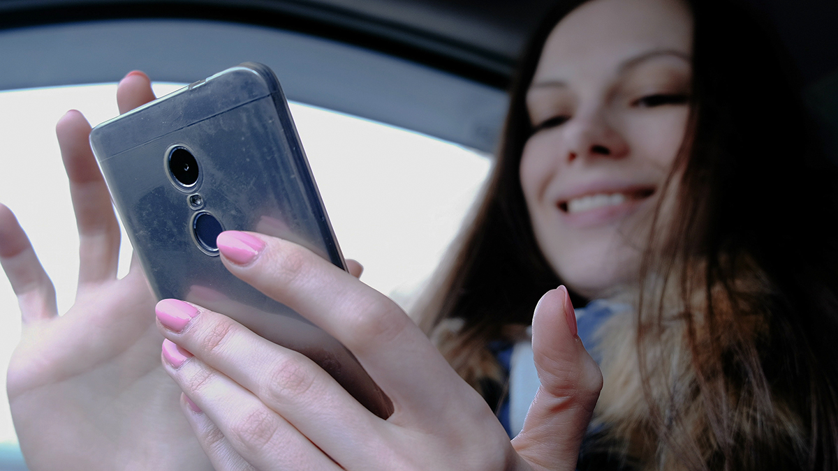 Нужно ли запрещать приложения для знакомств?