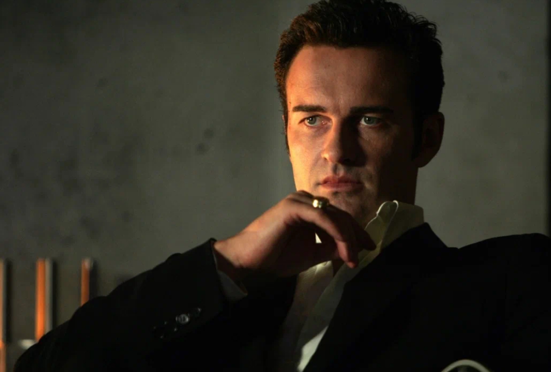 Умер Джулиан МакМэхон, звезда «Зачарованных» и «Частей тела»