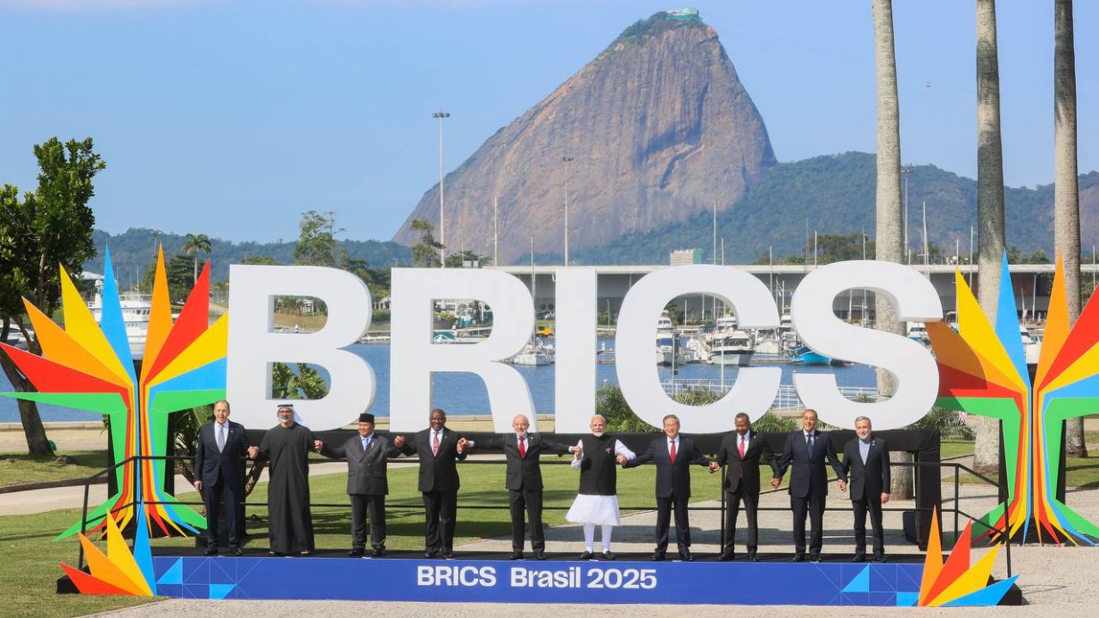 Лавров принял участие в фотосессии на саммите БРИКС